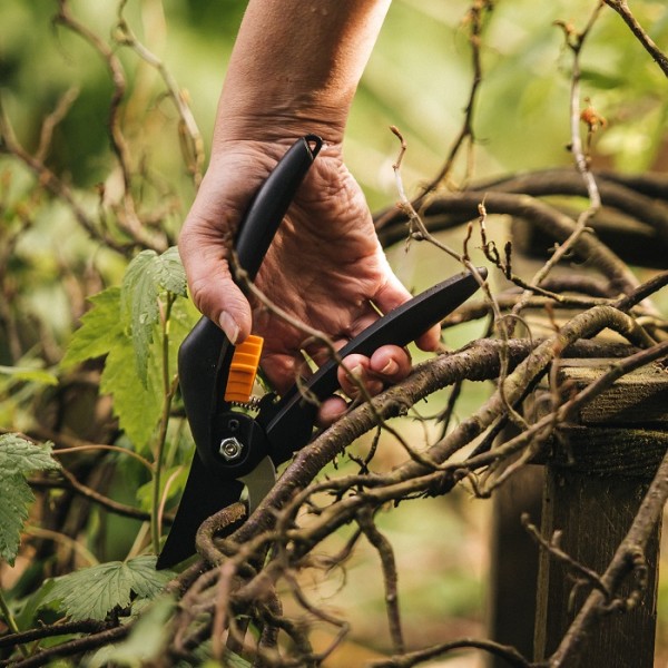 Плоскостной секатор до 20 мм Fiskars Single Step™ P26, 111260 (1000567)