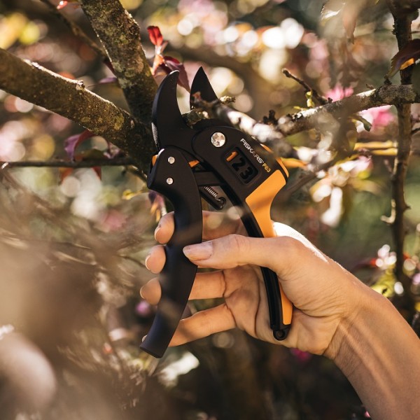 Контактный секатор с храповым механизмом до 24 мм Fiskars PowerStep™ Anvil P83, 111670 (1000575)