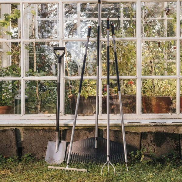 Грабли Fiskars Ergonomic большие садовые облегченные 135570 (1000660)