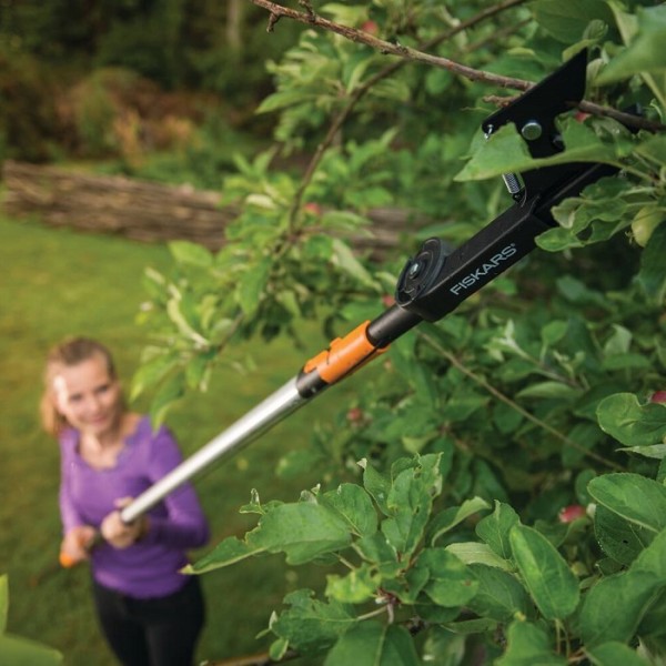 Средний телескопический черенок Fiskars QuikFit (M) 136042 (1000666)