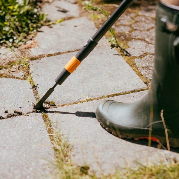 Сапа для уборки травы, мха и сорняков между плиткой Fiskars QuikFit™ 136521 (1000687)