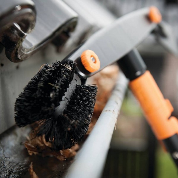 Щетка для чистки желобов Fiskars QuikFit 135542 (1001414)