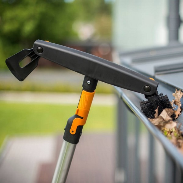 Щетка для чистки желобов Fiskars QuikFit 135542 (1001414)