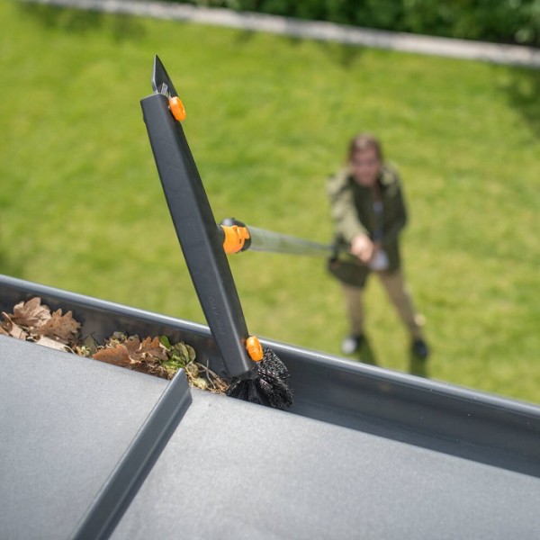Щетка для чистки желобов Fiskars QuikFit 135542 (1001414)