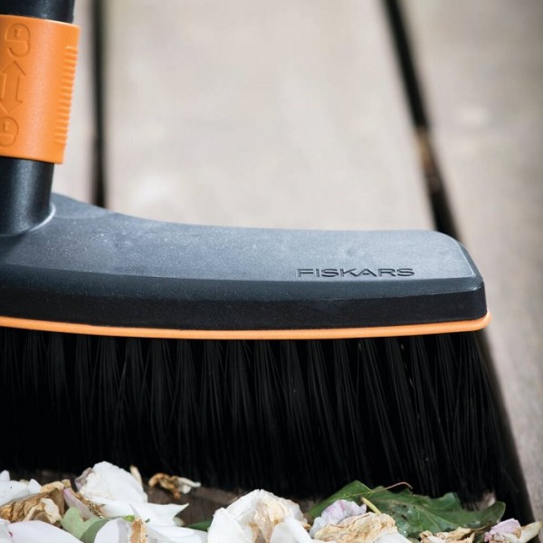 Метла-щетка для террасы Fiskars QuikFit 135533 (1001416)