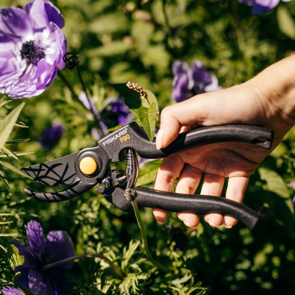 Профессиональный плоскостной секатор до 26 мм Fiskars Pro P90, 111960 (1001530)