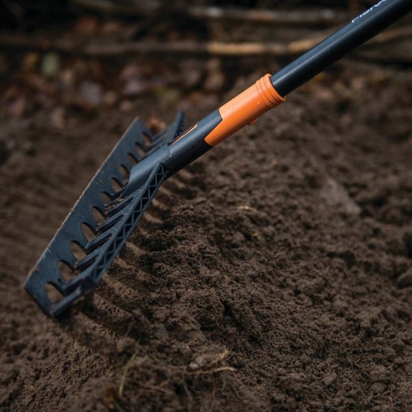 Грабли универсальные Fiskars Solid (M) 135066 (1003466)