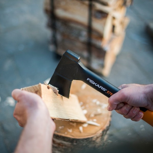 Топор универсальный Fiskars X7 XS (1015618)