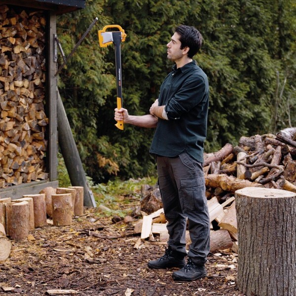 Подарочный набор Fiskars (Топор 1015640+чем 1023619+пила 1000614) 2021283