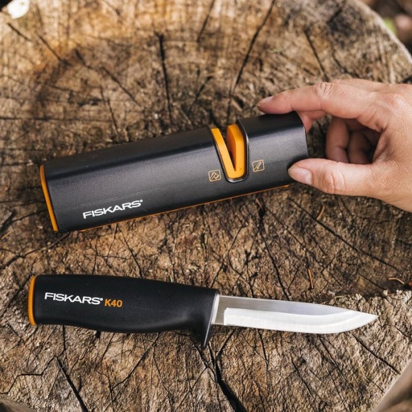 Подарочный набор Fiskars (Топор 1015619+точило 1000601+нож 1023619+пила 1000614) 2021282