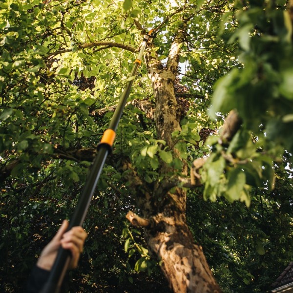 Телескопический высоторез до 32 мм Fiskars PowerGear™ X Telescopic UPX86, 2.4-4 м + садовая пила UPX80, 330 мм (1023634)