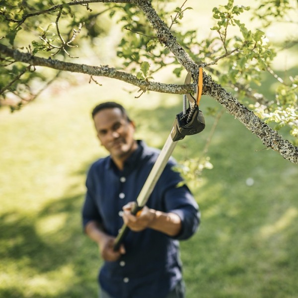 Универсальный высоторез до 32 мм Fiskars PowerGear™ X UPX82, 1.6 м (1023625)