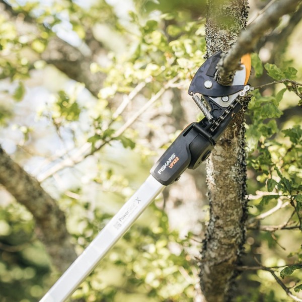 Универсальный высоторез до 32 мм Fiskars PowerGear™ X UPX82, 1.6 м (1023625)