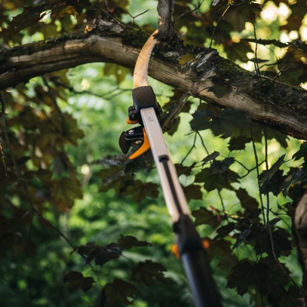 Телескопический высоторез до 32 мм Fiskars PowerGear™ X Telescopic UPX86, 2.4-4 м + садовая пила UPX80, 330 мм (1023634)