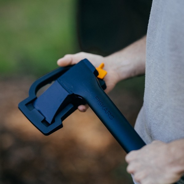 Набор Fiskars топор малый Solid A6 (1052046) + Складной нож Gerber Paraframe™ (1027831) 1057911