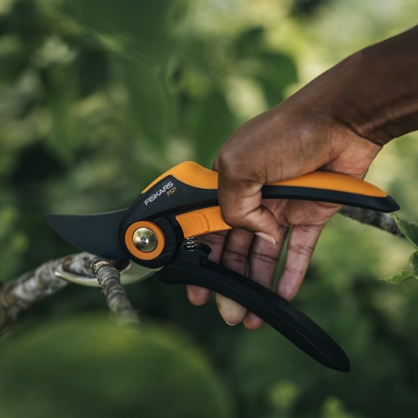 Плоскостной секатор до 24 мм Fiskars Plus™ Bypass P521 (1057167)