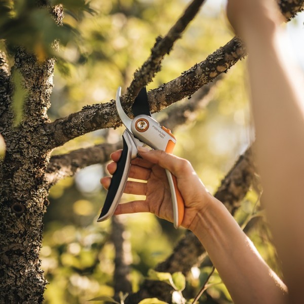 Площинний секатор до 24 мм Fiskars Plus™ Bypass metal, P531 (1057168)