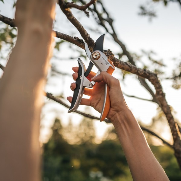 Площинний секатор до 22 мм Fiskars Plus™ Bypass metal, P751 (1057172)