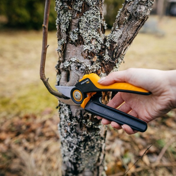 Площинний секатор до 24 мм Fiskars X-series™ Bypass M, P921 (1057173)