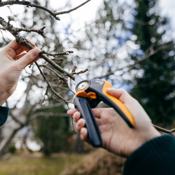 Площинний секатор до 24 мм Fiskars X-series™ Bypass M, P921 (1057173)