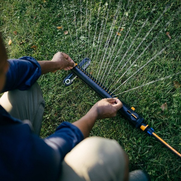 Дождеватель Fiskars осциллирующий Fiskars X-Series M (1070832)