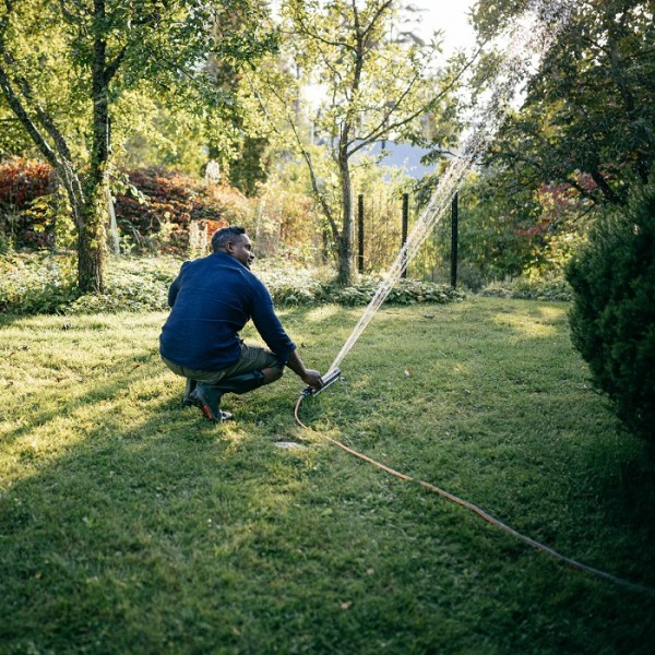 Дождеватель Fiskars осциллирующий Fiskars X-Series M (1070832)