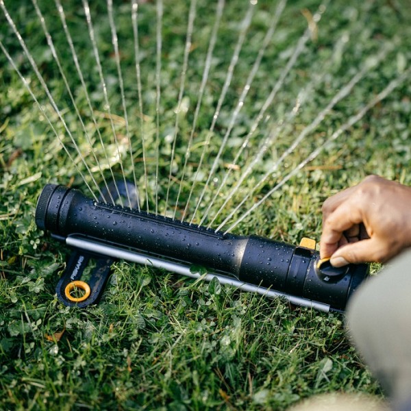 Дождеватель Fiskars осциллирующий Fiskars Comfort M (1070834)