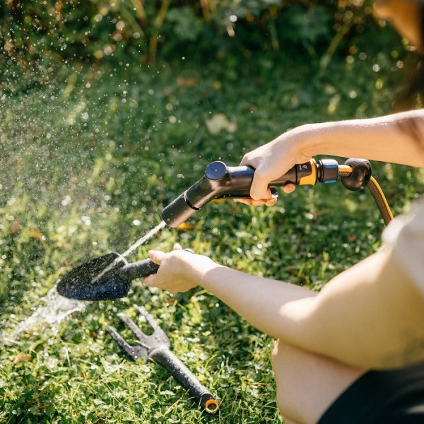 Пистолет-распылитель Fiskars для полива регулируемый (1070838)