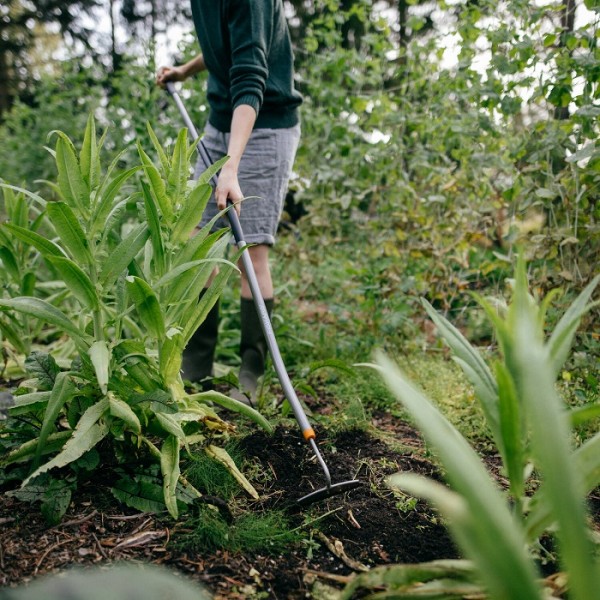 Мотыга S-ручка Fiskars Ergonomic (1076979)