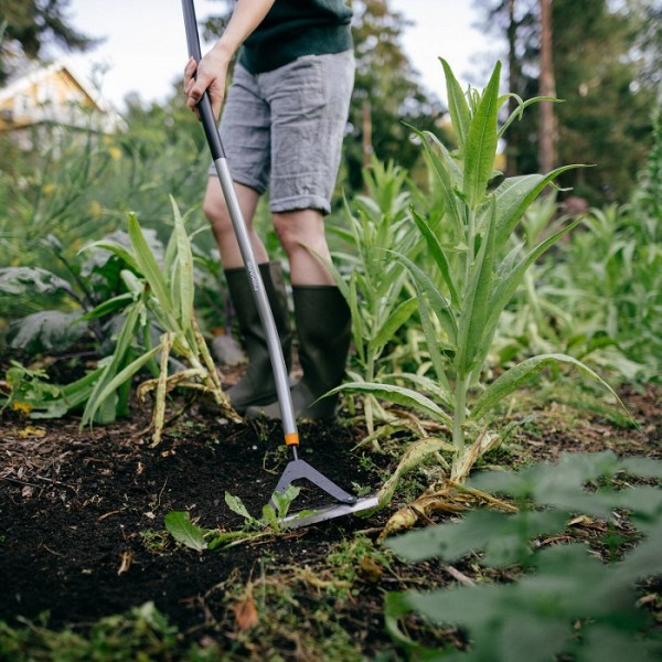 Мотыга-рыхлитель от сорняков S-ручка Fiskars Ergonomic (1077110)