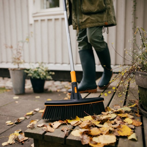 Щетка Fiskars Ergonomic (1077115)