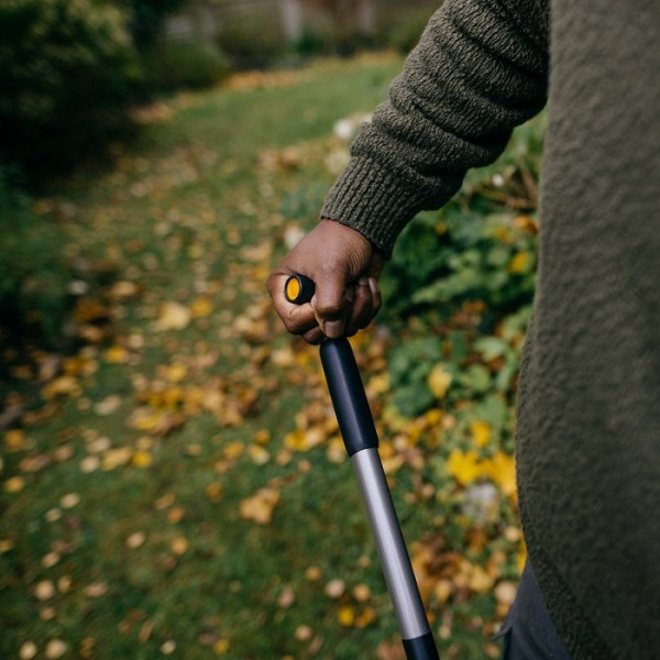 Лопата-граблі для листя Fiskars Ergonomic (1077116)