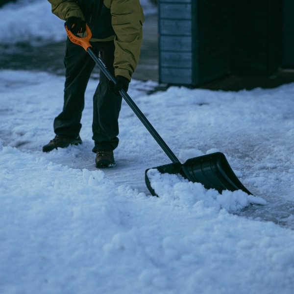 Лопата для уборки снега Fiskars Solid 53 см, 154 см (1052526)