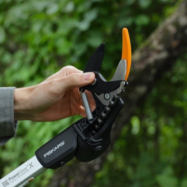 Высоторез телескопический до 32 мм Fiskars DualAction UPX96, Telescopic 2.4-4 м (1080131)