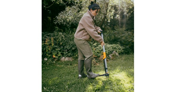 Удалитель сорняков Fiskars Ergonomic™ Weed Puller (1080409