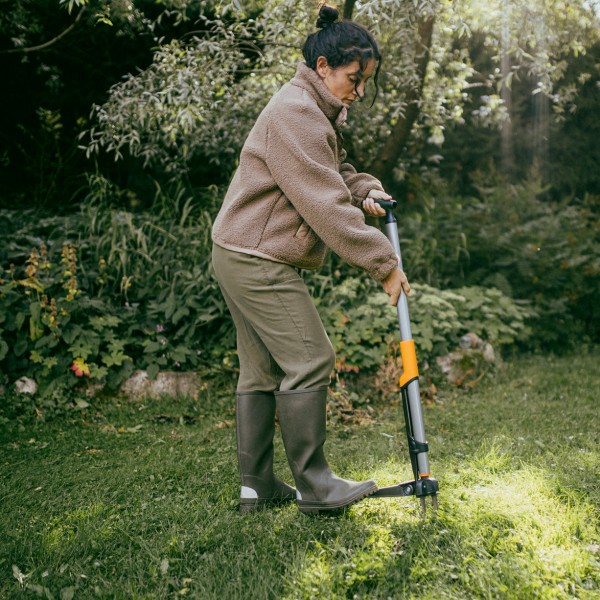 Удалитель сорняков Fiskars Ergonomic™ Weed Puller (1080409) Удалитель сорняков Fiskars Ergonomic™ Weed Puller (1080409)