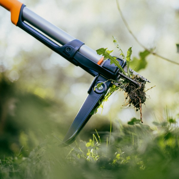 Удалитель сорняков Fiskars Ergonomic™ Weed Puller (1080409) Удалитель сорняков Fiskars Ergonomic™ Weed Puller (1080409)