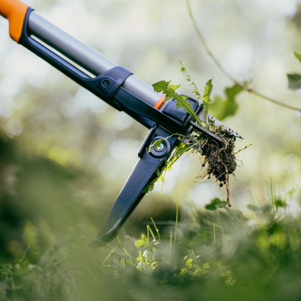 Телескопический удалитель сорняков Fiskars X-series™ Weed Puller (1080510) Телескопический удалитель сорняков Fiskars X-series™ Weed Puller (1080510)