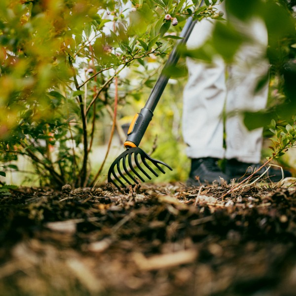 Граблі металеві для троянд Fiskars OneClick 24 см (1080676) 1080676 Граблі металеві для троянд Fiskars OneClick 24 см (1080676) 1080676