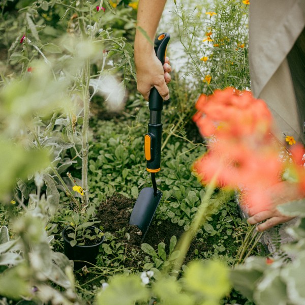 Садовий совок Fiskars OneClick 7 см + ручка мала (1080722) 1080722 Садовий совок Fiskars OneClick 7 см + ручка мала (1080722) 1080722