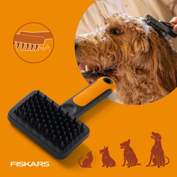 Масажна щітка для котів і собак Fiskars Massage Brush (2009140) Масажна щітка для котів і собак Fiskars Massage Brush (2009140)