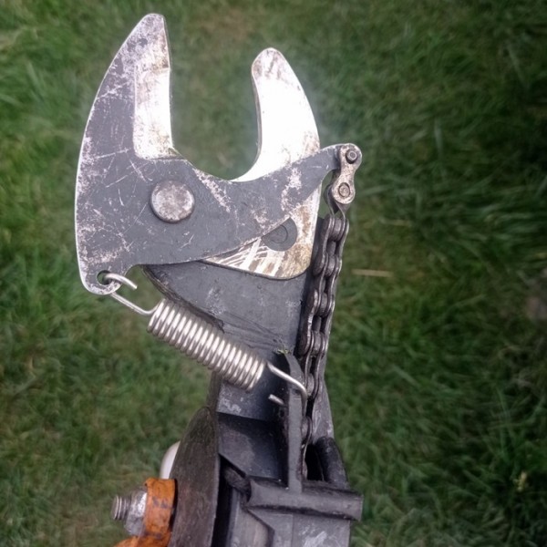 Пружина для універсальних сучкорізів Fiskars UP82, UP84, UP86, UPN86, UPX82, UPX86 (5939323-01)