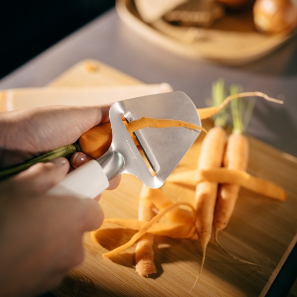 Ніж для нарізки сиру Fiskars Functional Form (1016129)