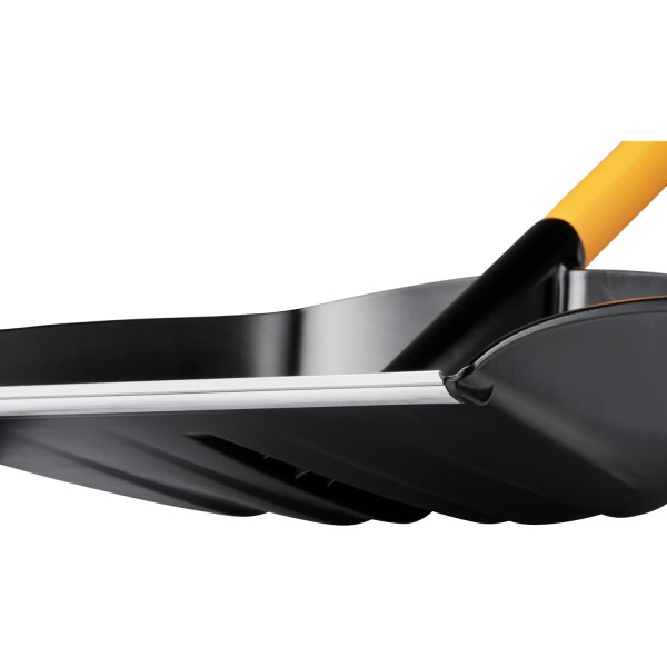 Лопата для уборки снега Fiskars облегченная X-series™ (1057177)