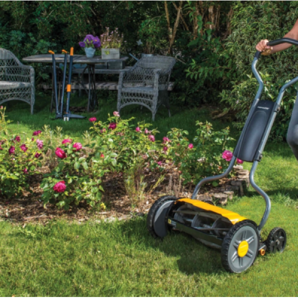 Механическая газонокосилка Fiskars StaySharp™ Plus Reel Mower 113872 (1015649)