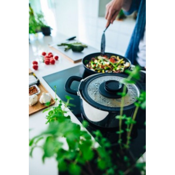 Кастрюля Fiskars Functional Form 7л 1026579