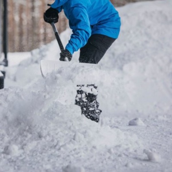 Скрепер для уборки снега Fiskars White Snow 1052522