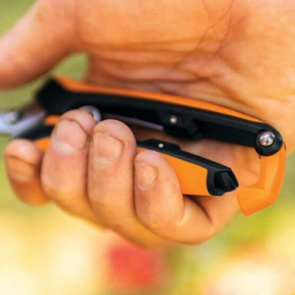 Ножницы для микрообрезки Fiskars SP160 1063325