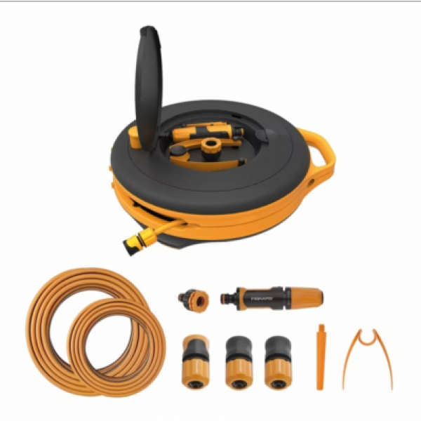Катушка со шлангом Fiskars S 3/8" (9мм) L-15м с набором аксессуаров (1020436)